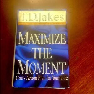 Maximize the Moment Hardcover by T D Jakes Preowned